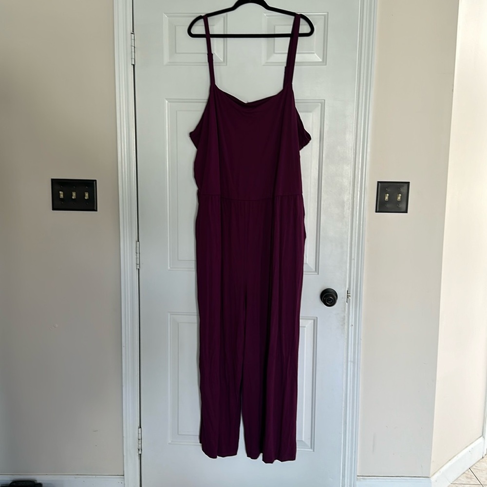 Never worn (no tag) 4x old navy jumper! Spaghetti straps with pockets.